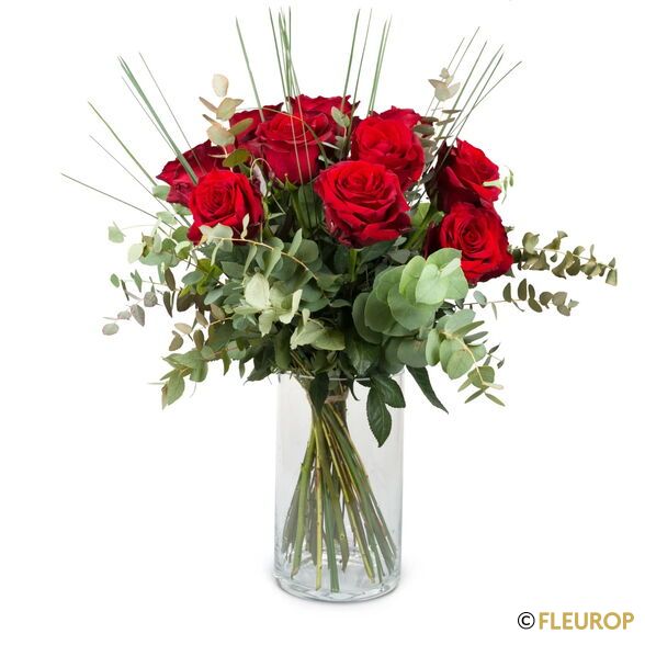 Rote Rosen mit Grün