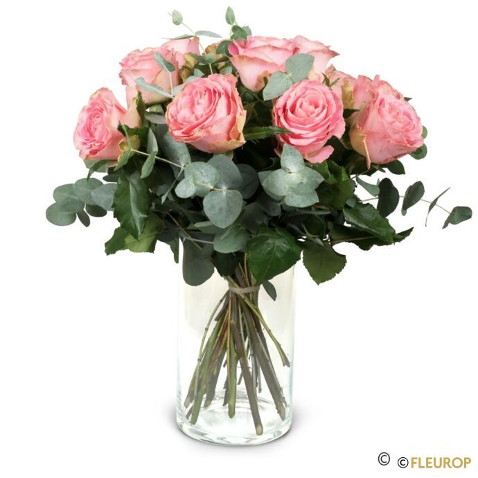 12 rosa Rosen mit Grün